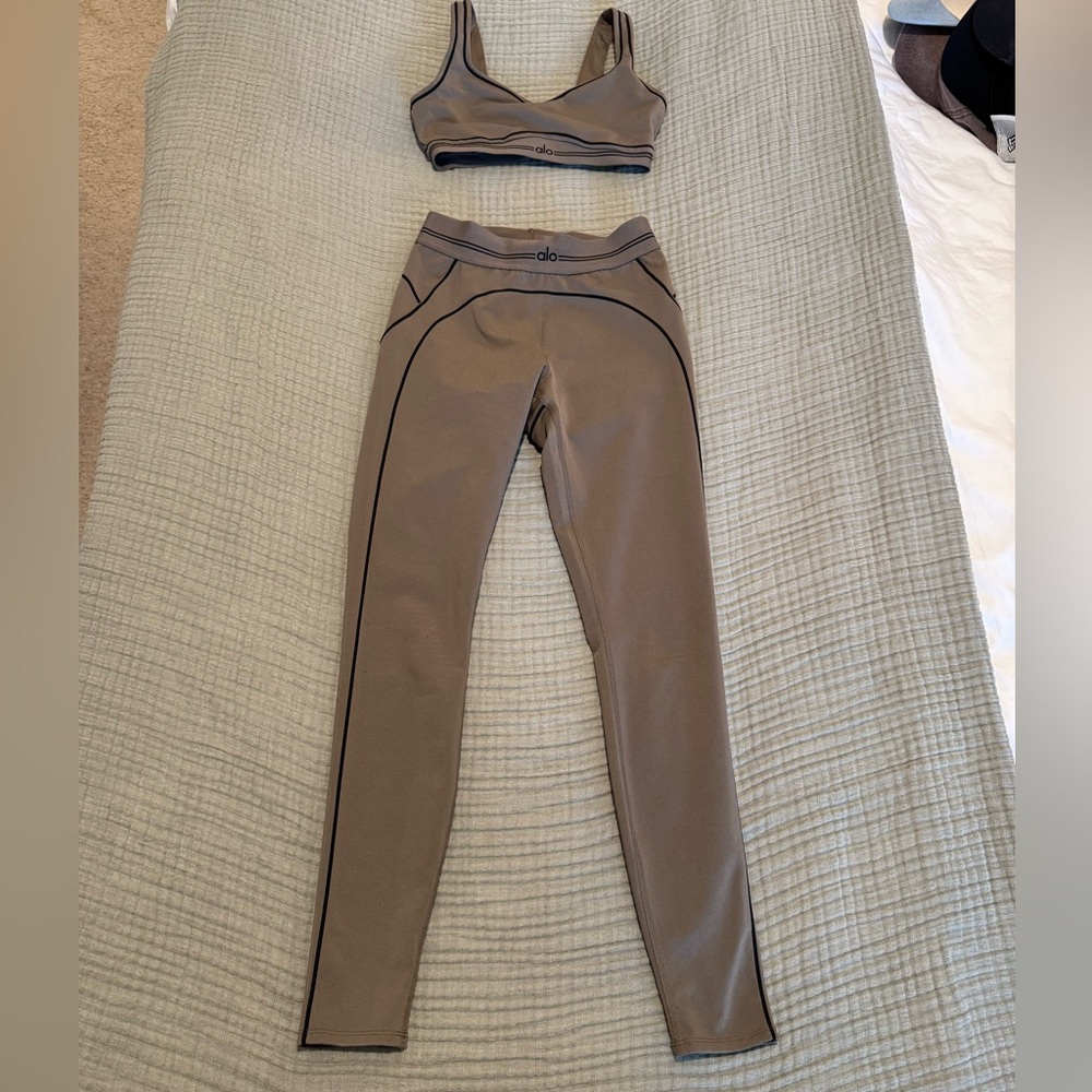 ALO Airbrush High-Waist Heart Throb Set in Olive Tree/Black